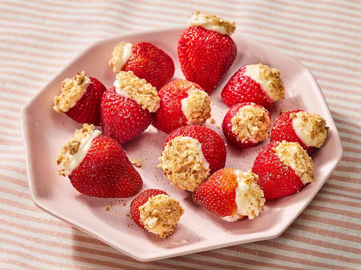 Cheesecake-Stuffed Strawberries